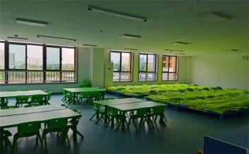 托班安全教育教案8篇