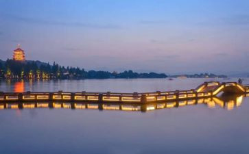 西湖的作文参考8篇